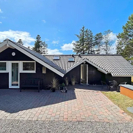 Four-bedroom Holiday In 42